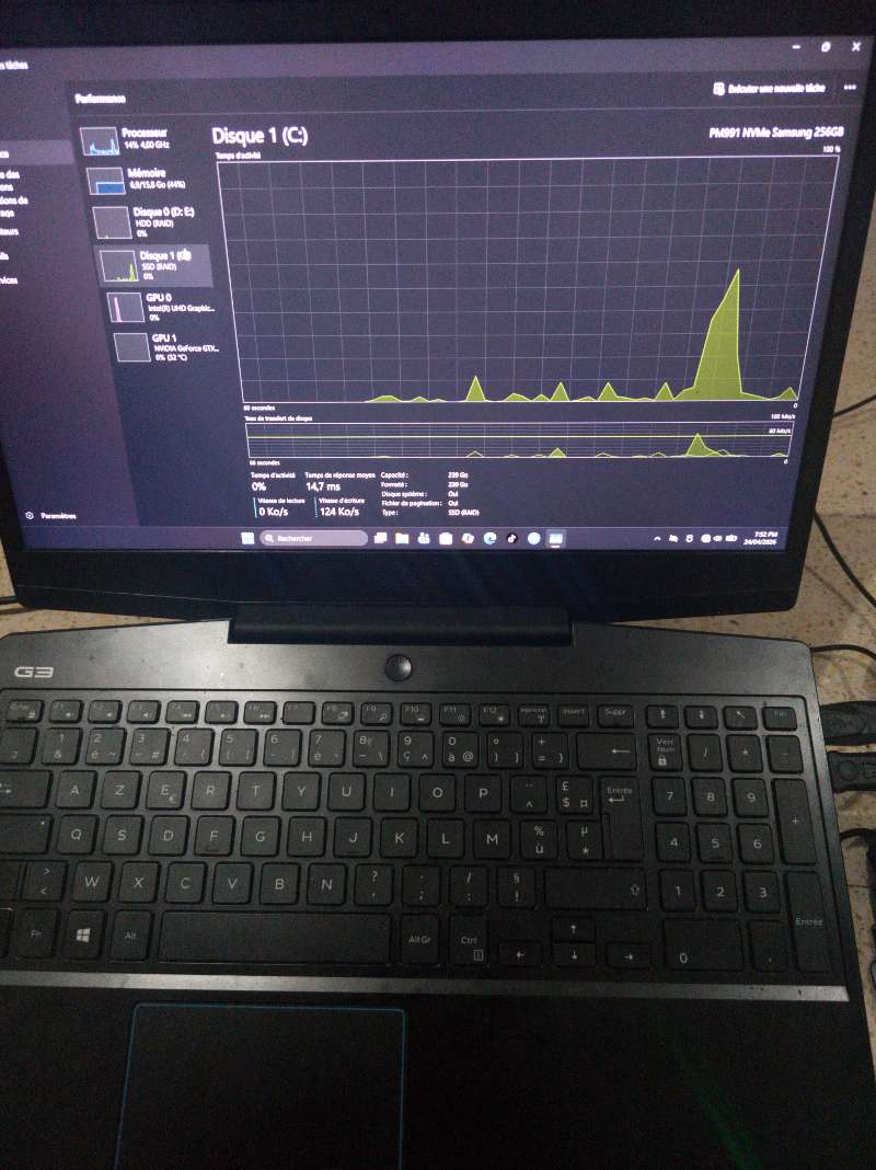 نبيع حاسوب مكتبي قوي مناسب للألعاب 🎮، التصميم، والمونتاج. الجهاز خدام مليح - Miniature 6