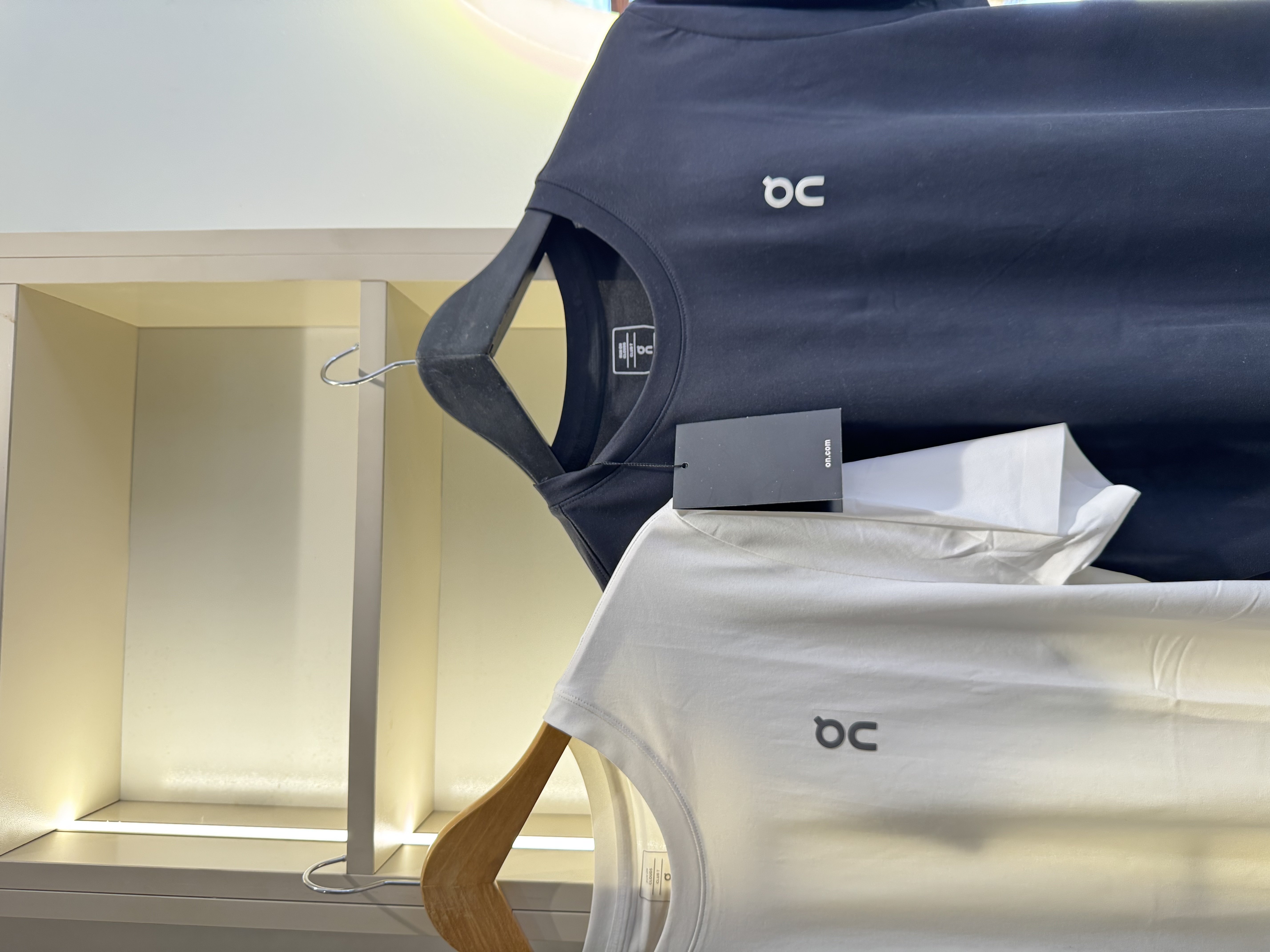 T-shirts nouvelle collection marque ONCLOUD 🇨🇭 - Miniature 3
