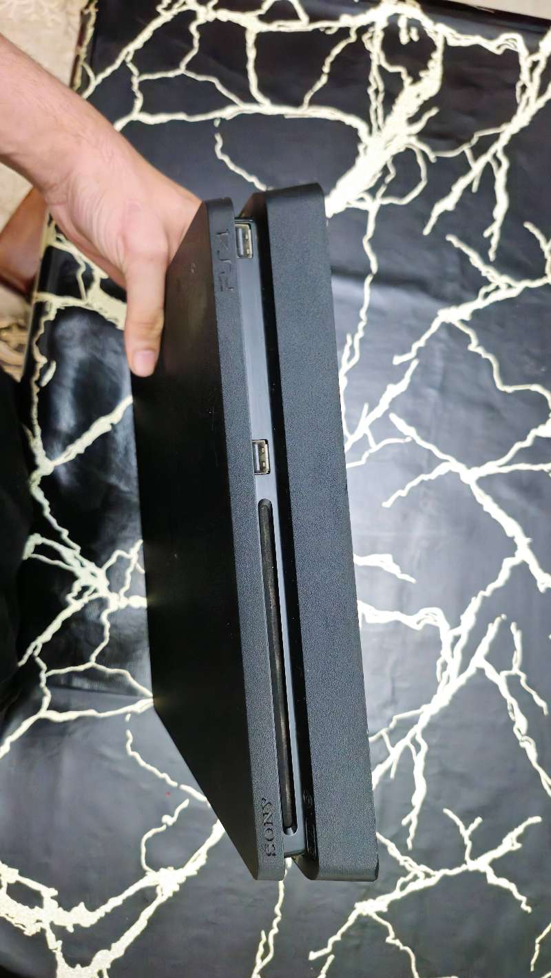 PS4 Slim 500GB
Version 13.50 - Miniature 3
