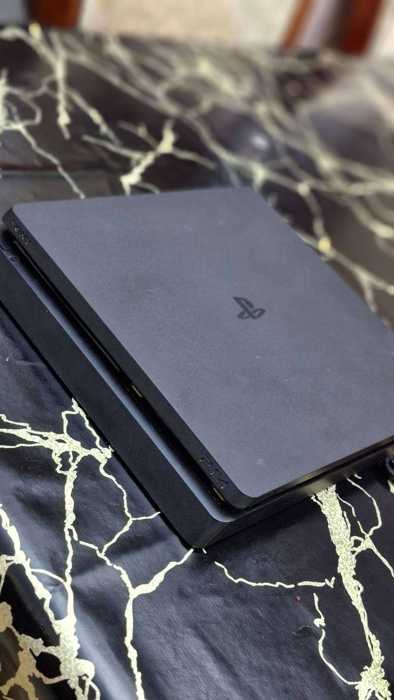 PS4 Slim 500GB
Version 13.50 - Miniature 7