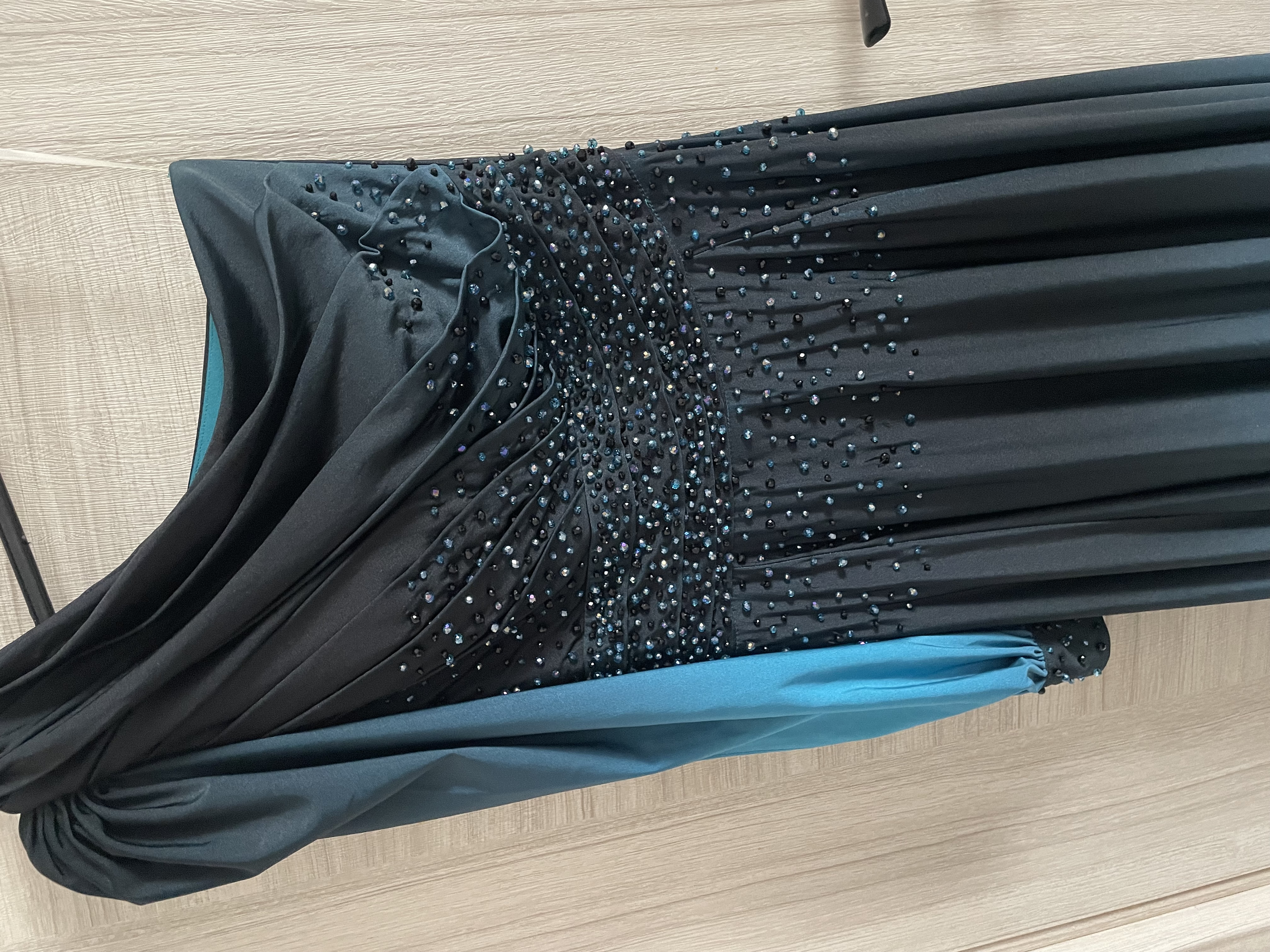 Robe soirée jamais porté taille 38 - Miniature 3