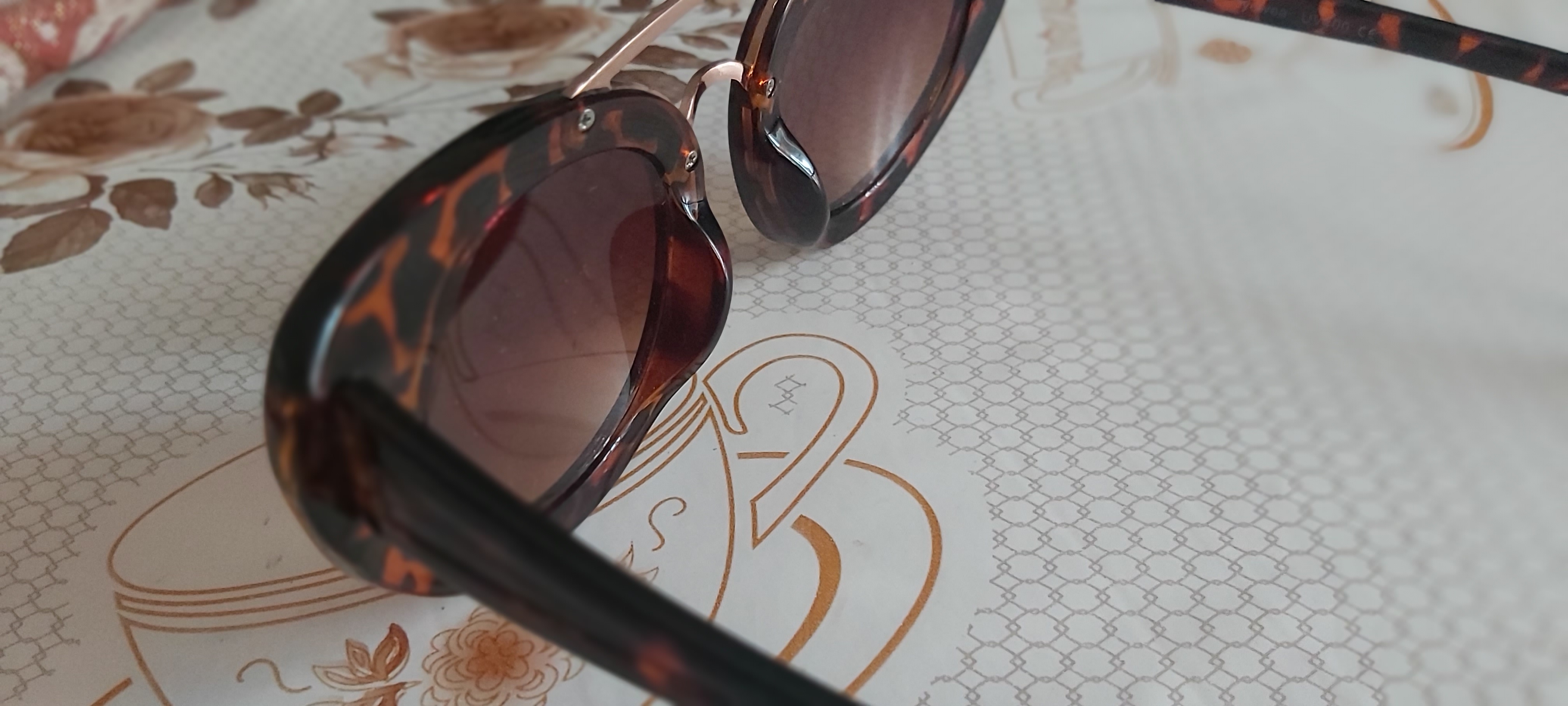 Lunettes de soleil femmes venue d europe  - Miniature 7