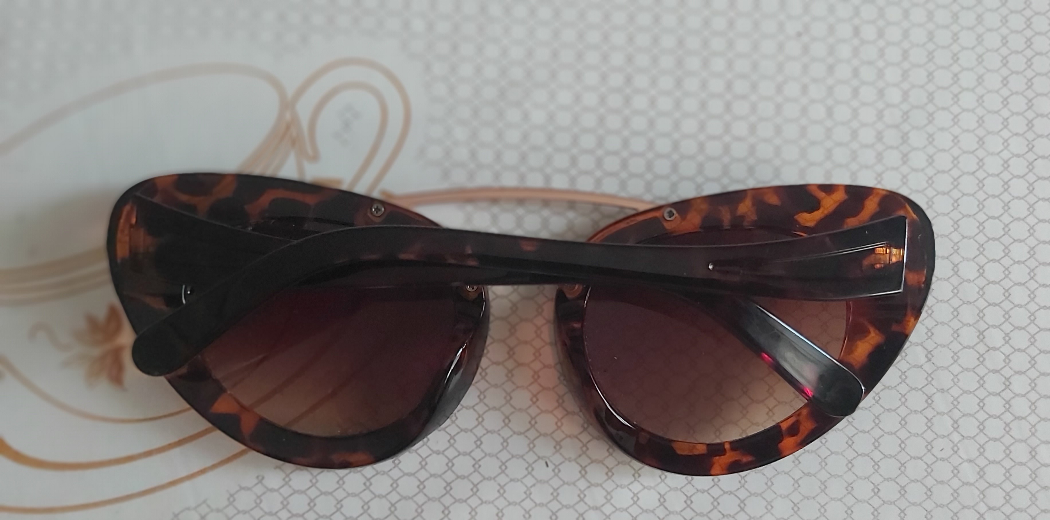 Lunettes de soleil femmes venue d europe  - Miniature 2
