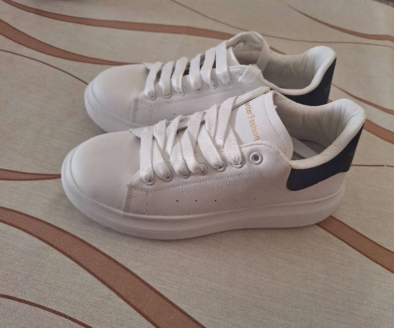 Baskets Homme Blanches Style Fashion – Neuve