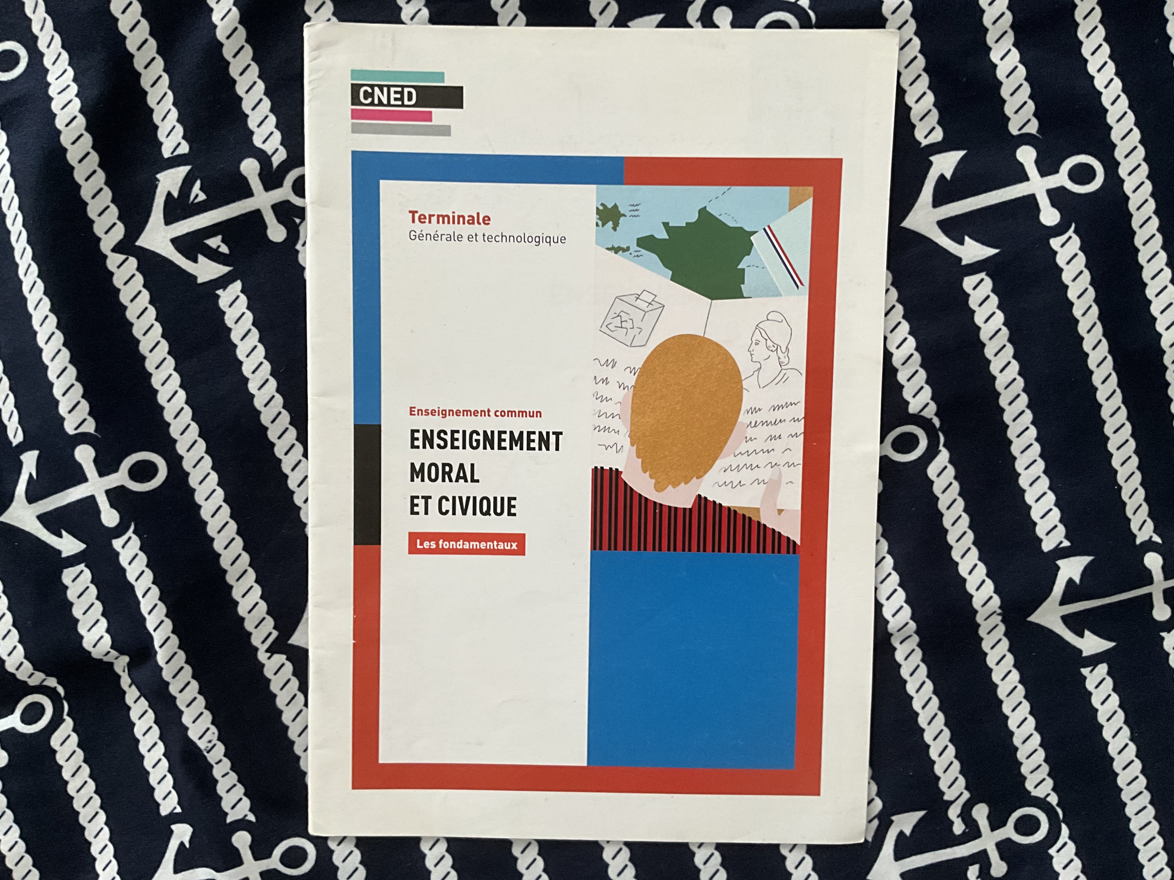 Livre CNED : Enseignement Moral et Civique - Terminale