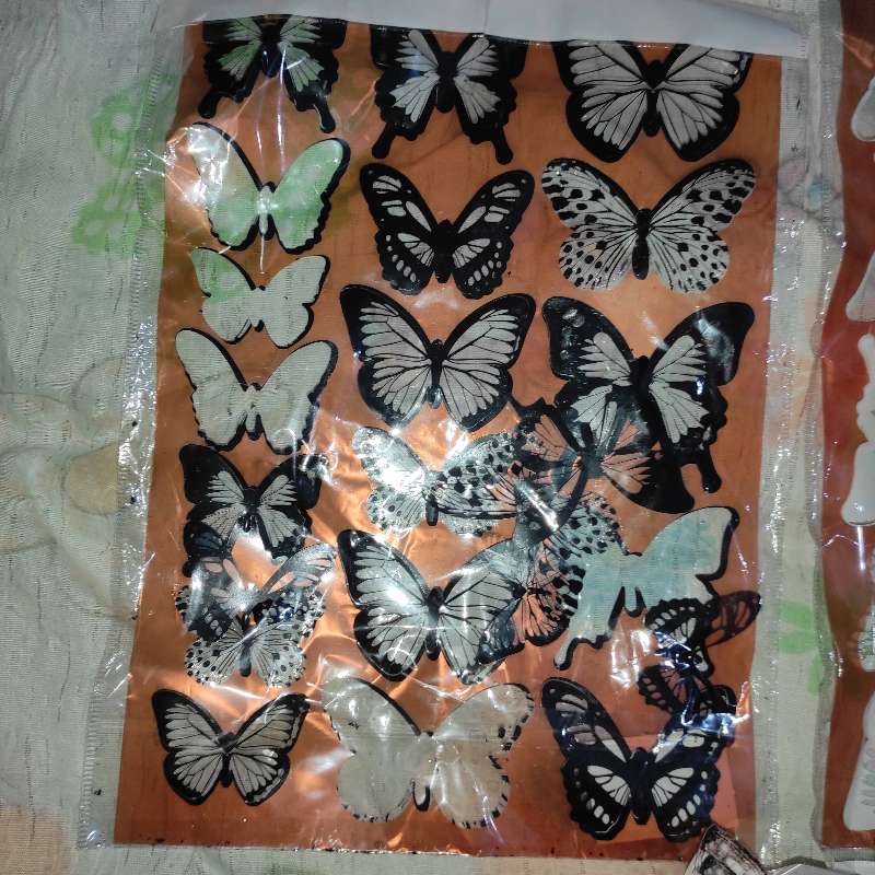 Papillons 🦋✨ décoratifs, 3D . En PVC .