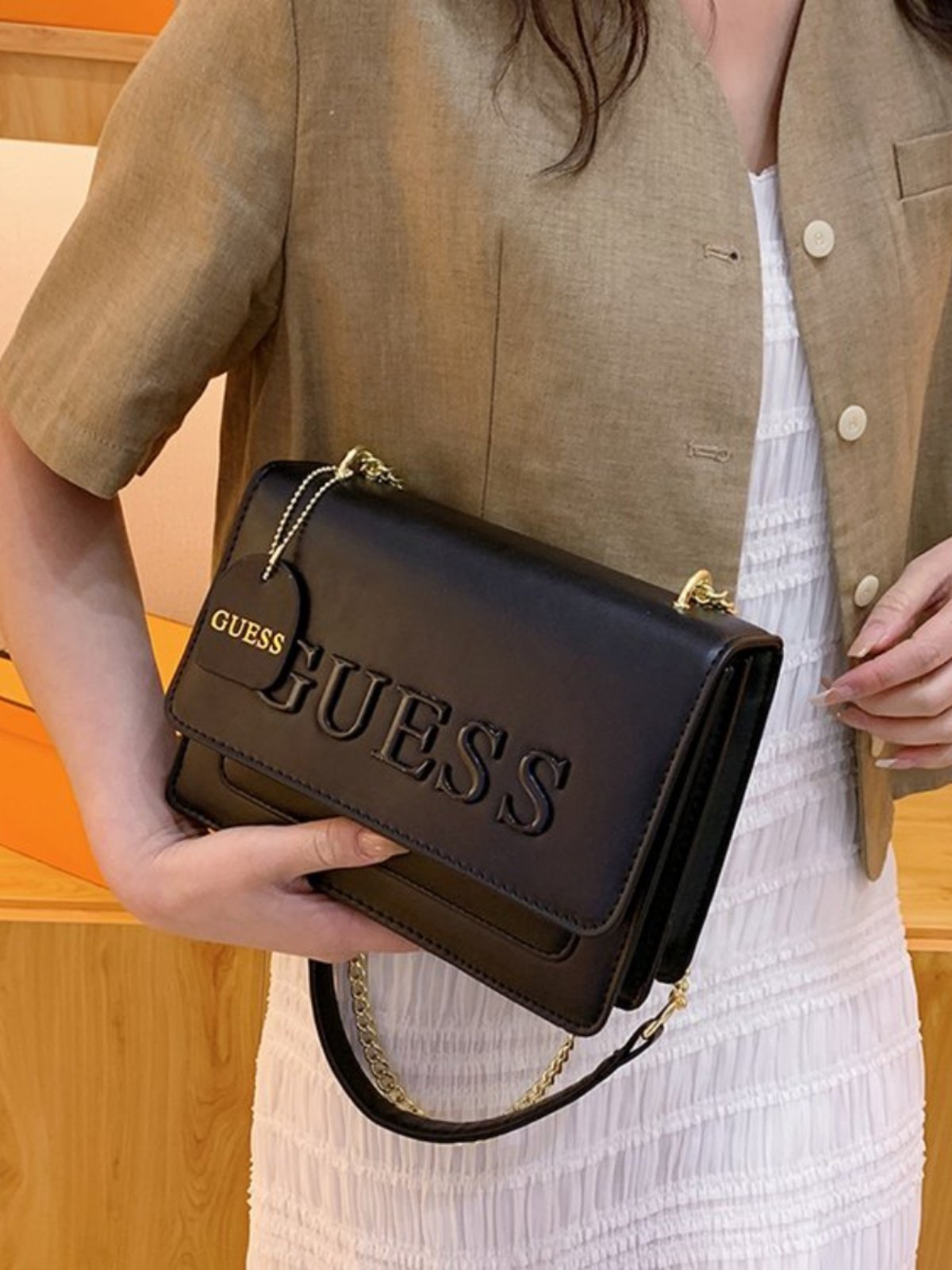 Petit sac carré tendance avec chaîne, porté épaule ou croisé - Miniature 2