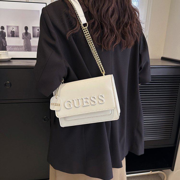 Petit sac carré tendance avec chaîne, porté épaule ou croisé - Miniature 4