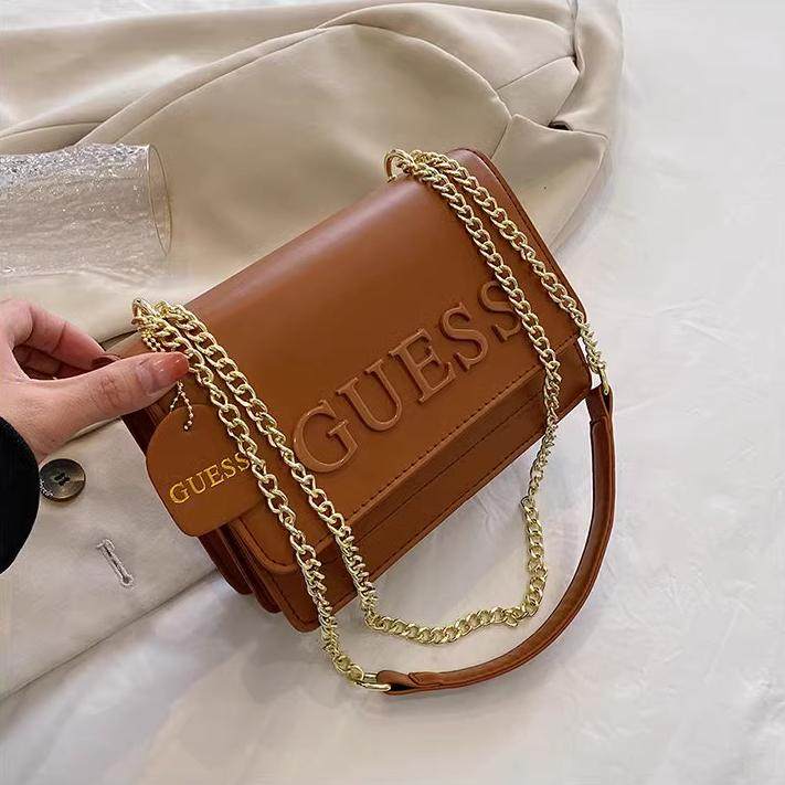 Petit sac carré tendance avec chaîne, porté épaule ou croisé - Miniature 8