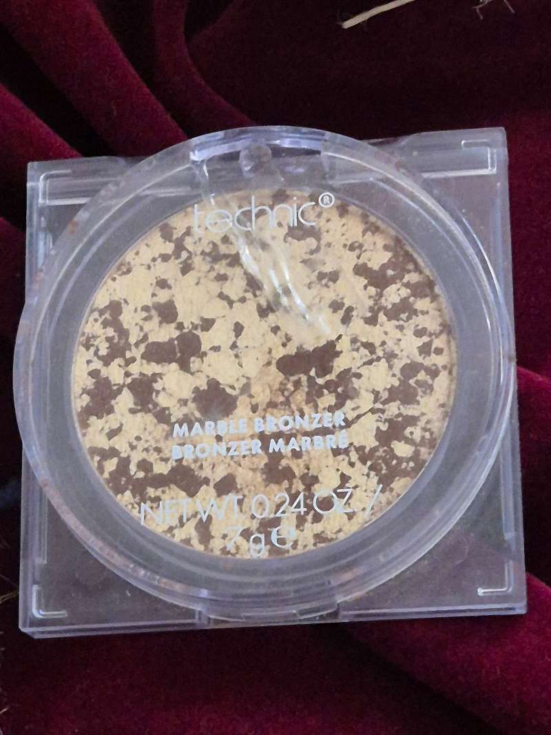 Bronzer marbré. Donne un effet bonne mine naturel et lumineux. Importé de France
