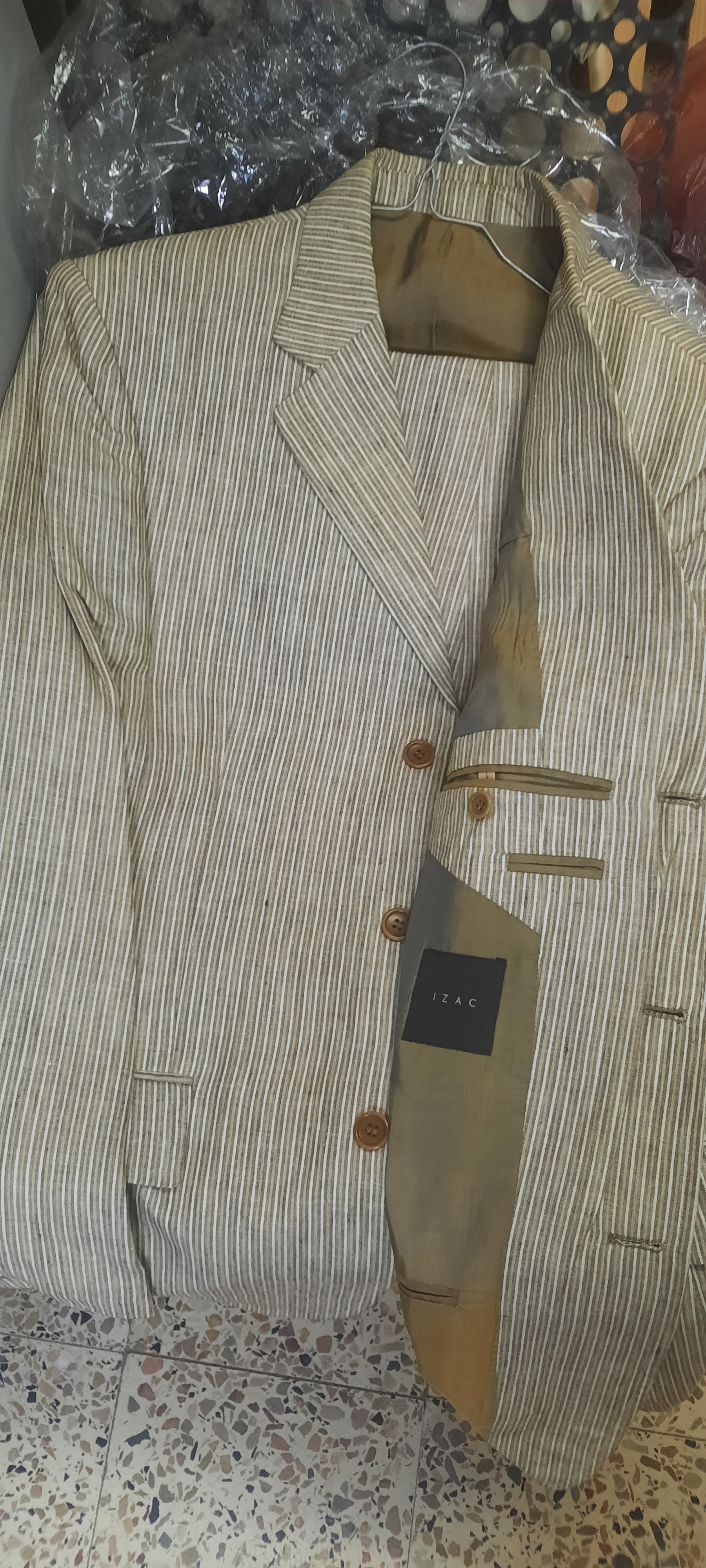 Costumes de marque  - Miniature 2
