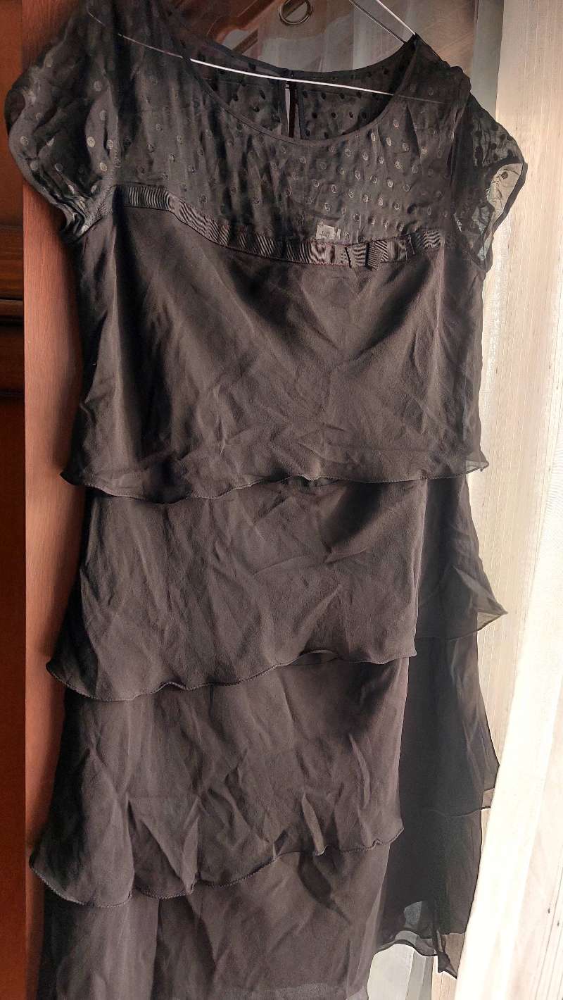 Robe noir a volant