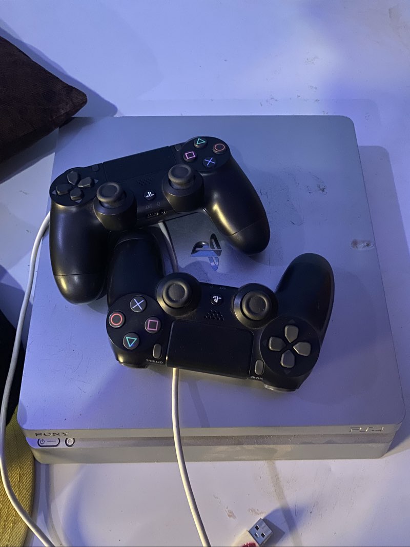 Play 4 - Miniature 2