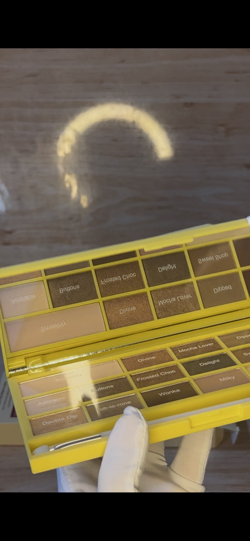 Revolution White Chocolate Palette - Miniature 4