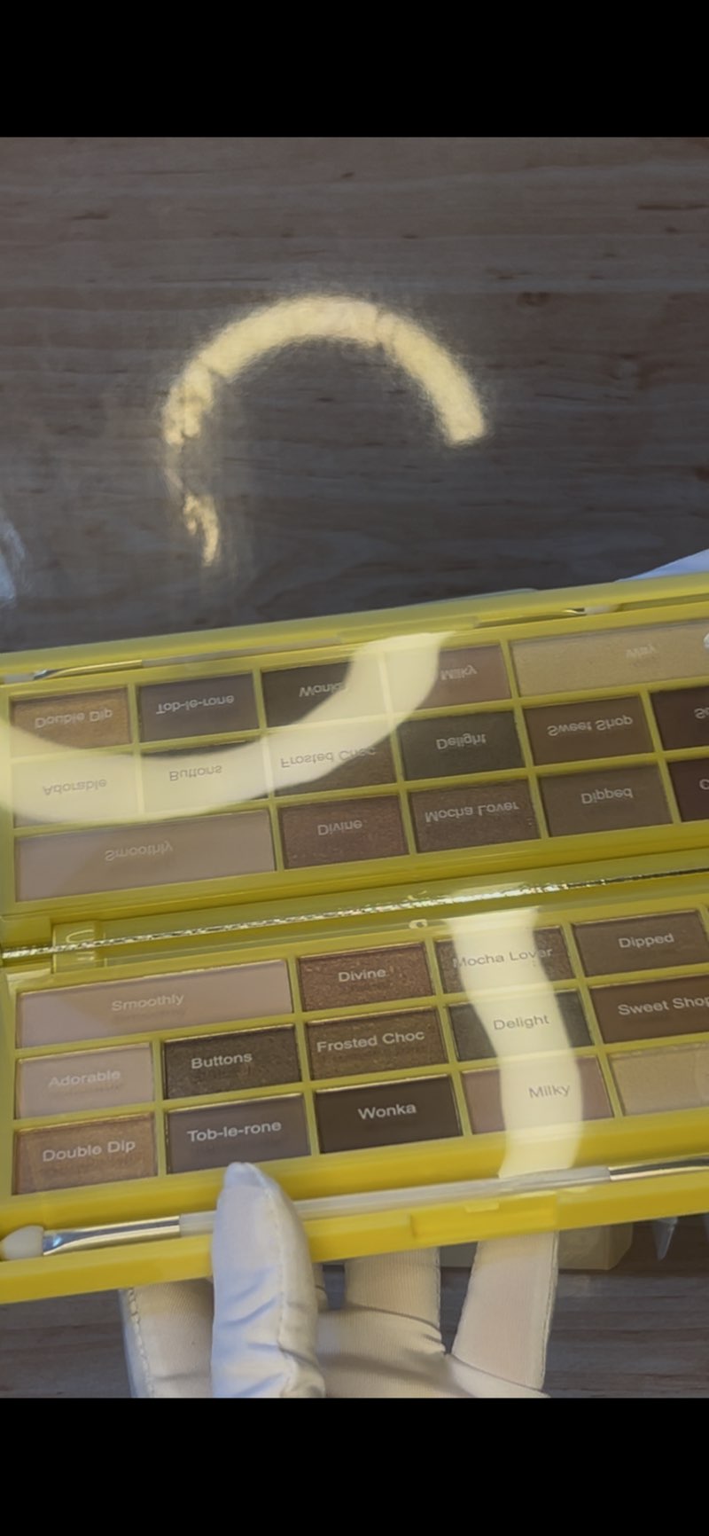 Revolution White Chocolate Palette - Miniature 3