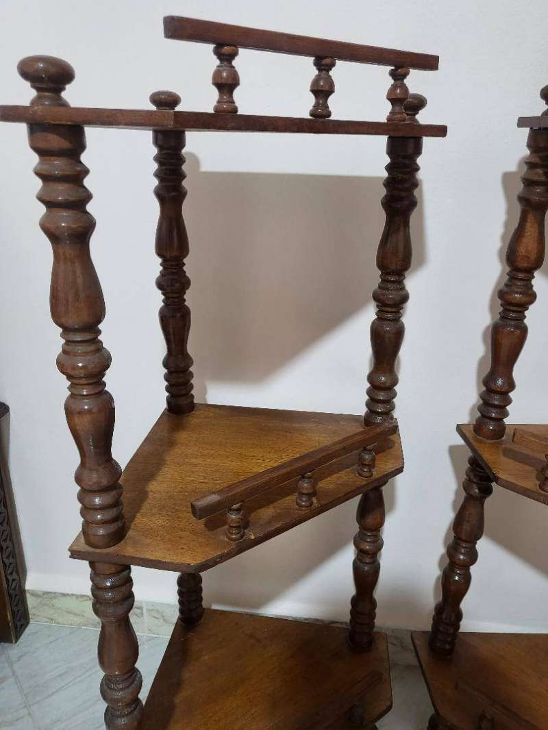 Lot de 2 tables d’angle en bois – Vintage - Miniature 3