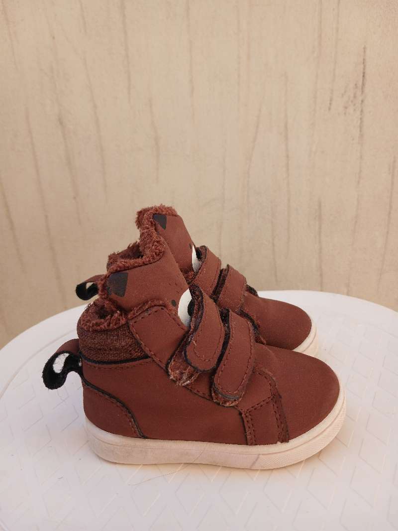 Basket enfant comme neuf - Miniature 2