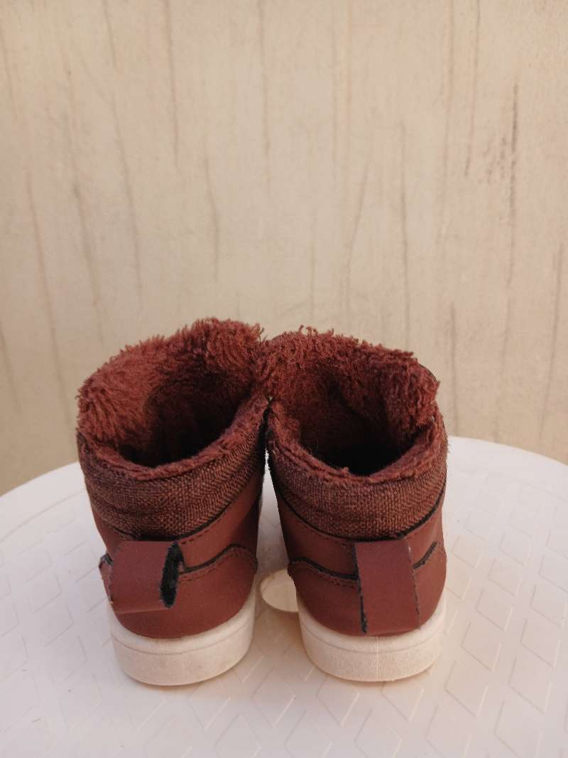 Basket enfant comme neuf - Miniature 3