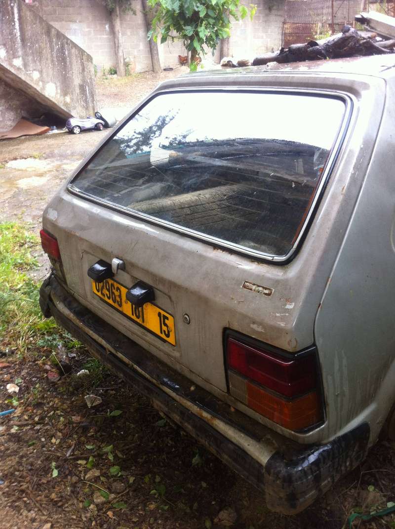Lunette arrière honda civic 1983 - Miniature 2