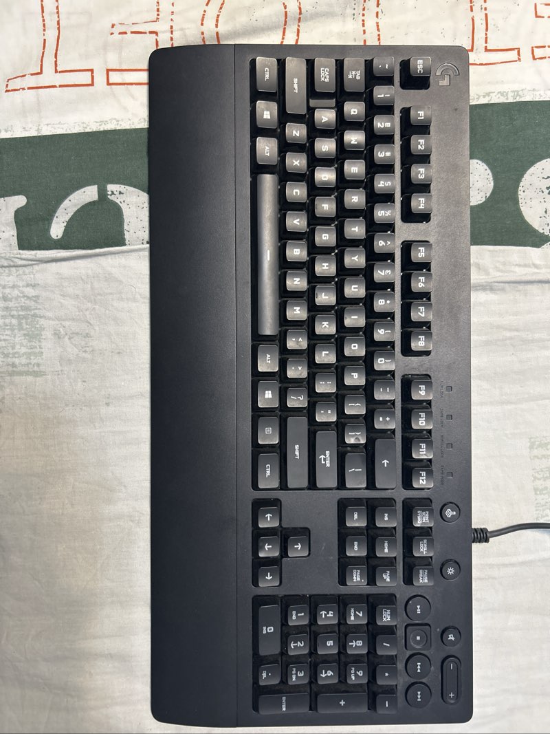 Clavier logitech g213